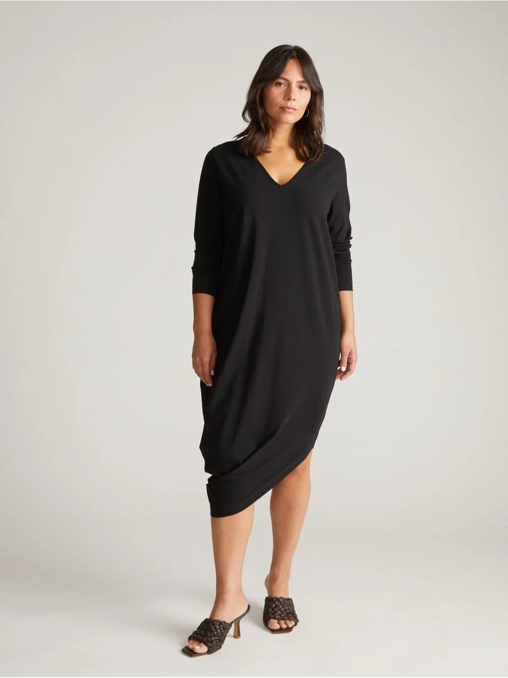 UNIVERSAL STANDARD Iconic‎ Long Sleeve V-Neck Geneva Dress